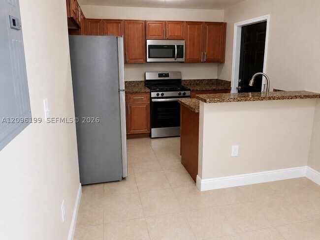 Foto del edificio - 1990 NW 4th Ct