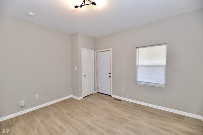 Building Photo - 1338 Barth Ave