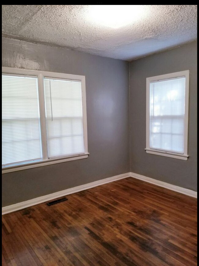 Foto del edificio - 4903 E Murdock St