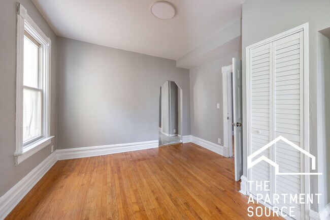 Foto del edificio - 2655 W Homer St