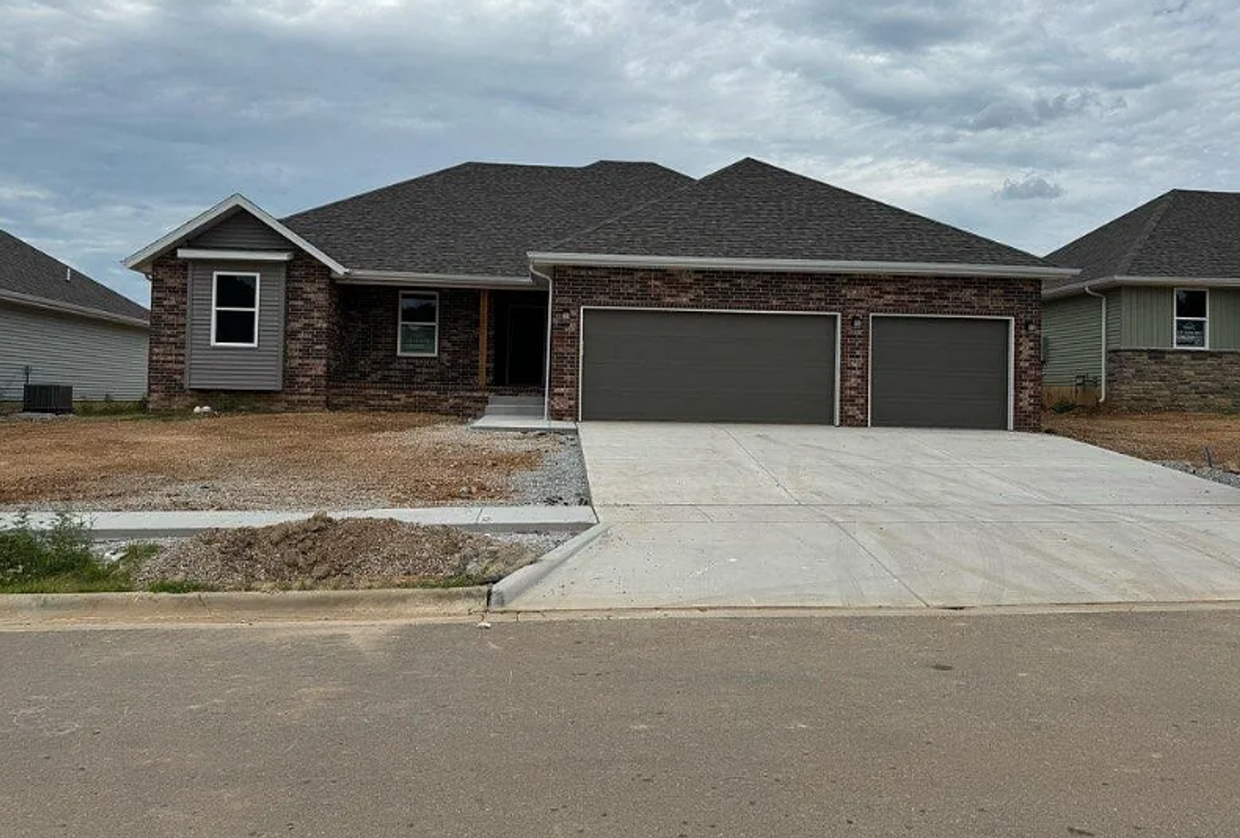 Foto principal - Brand New 4 Bedroom Home in Copper Leaf