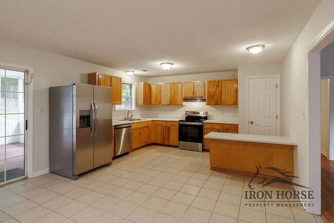 Building Photo - 335 Oak Meadows Dr