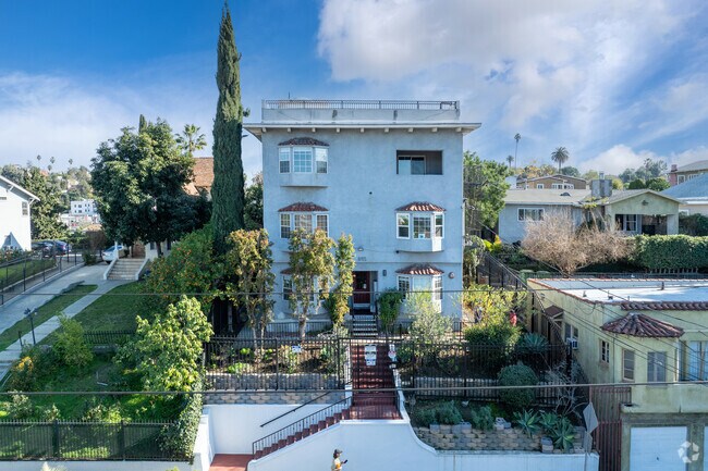 Vista de frente - 1072 Laguna Ave