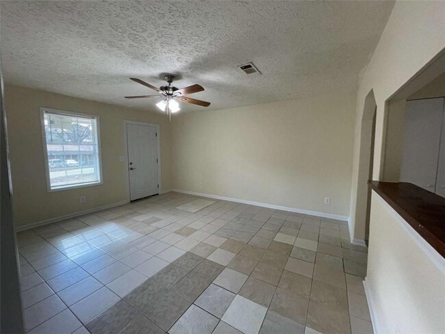 Foto del edificio - 100 Plum Orchard Rd