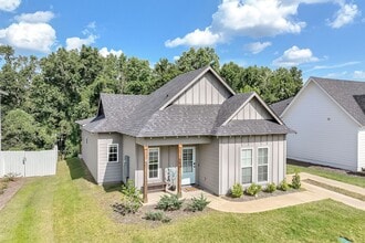 Building Photo - 584 Piper Ave