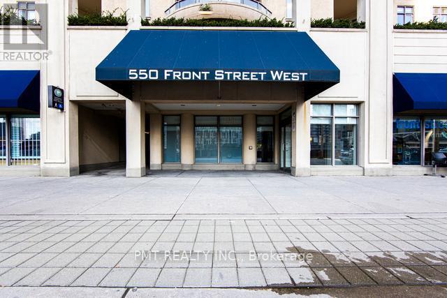 Photo du bâtiment - 58-550-550 Front St W