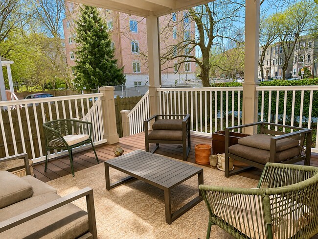 Foto del edificio - 470-472 Green St. Unit 1