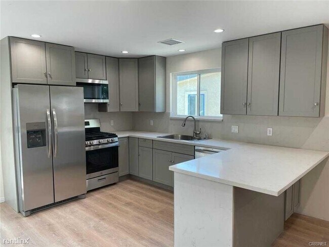 Foto del edificio - 2 br, 2 bath House - 16043 Bassett St # 1/2