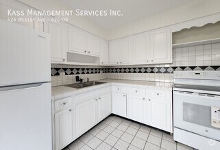 Building Photo - 426 Wesley Ave