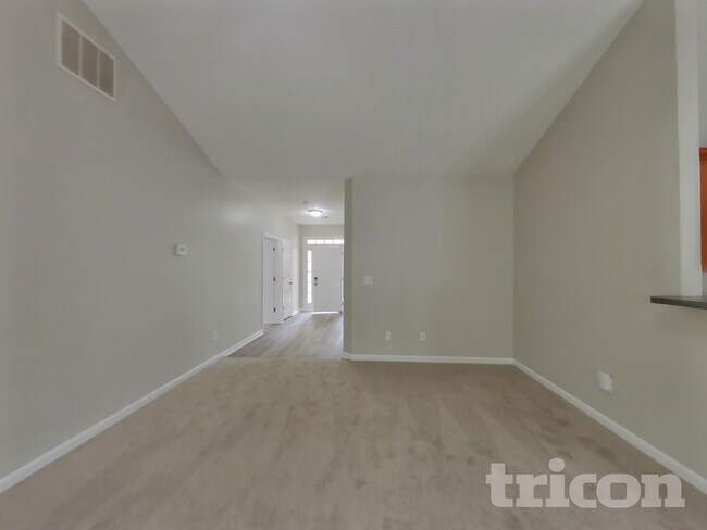 Foto del edificio - 5746 Lakeside Dr