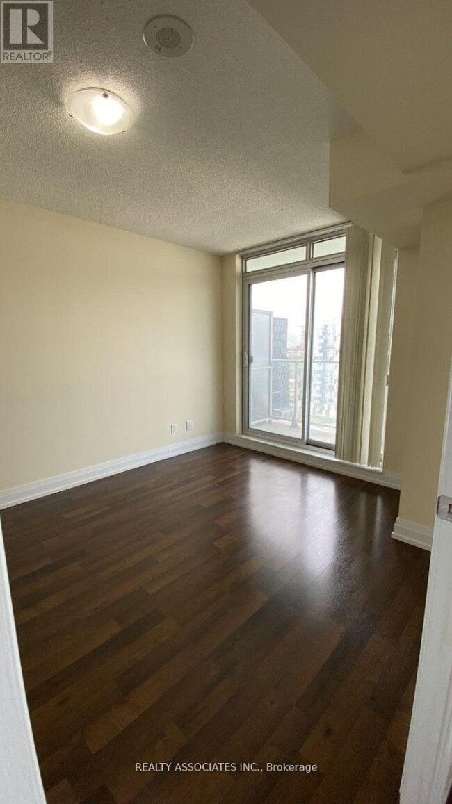 Building Photo - 555 Wilson Ave