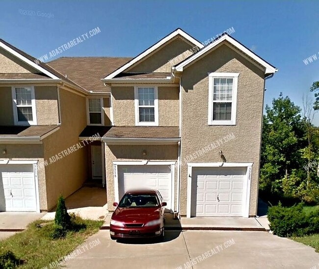 Building Photo - Spacious Townhome in Piper School District...