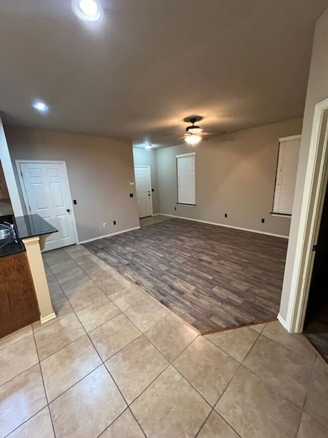 Building Photo - 2nd Month Free with 18 Month Lease - Updat...