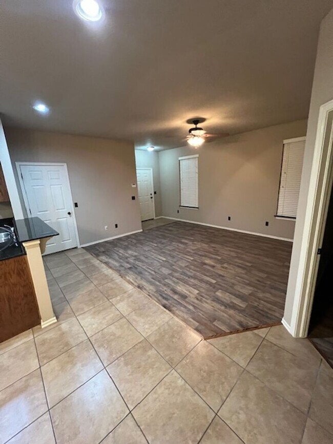 Building Photo - Updated Duplex - Yukon Schools - Close to ...