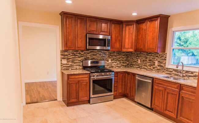 Building Photo - 88 Rutledge Dr