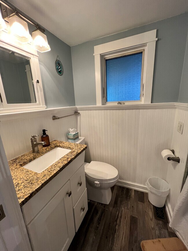 Building Photo - 46 Pleasant St