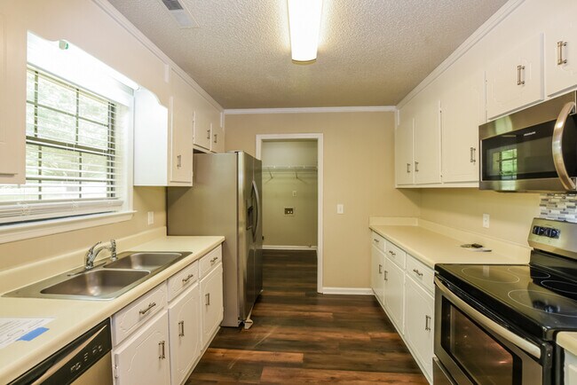 Foto del edificio - 14155 Creek Hill