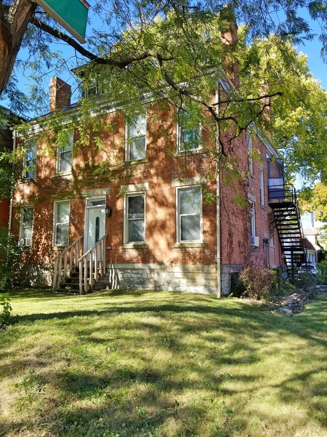 Front - 462 King Ave