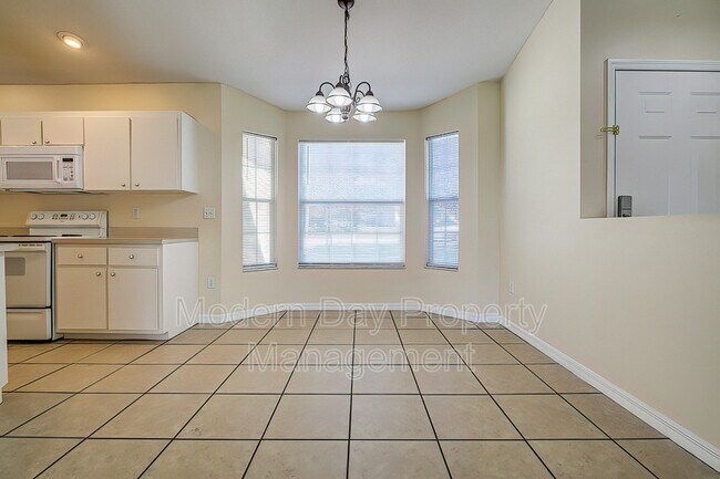 Building Photo - 10368 Lansfield St