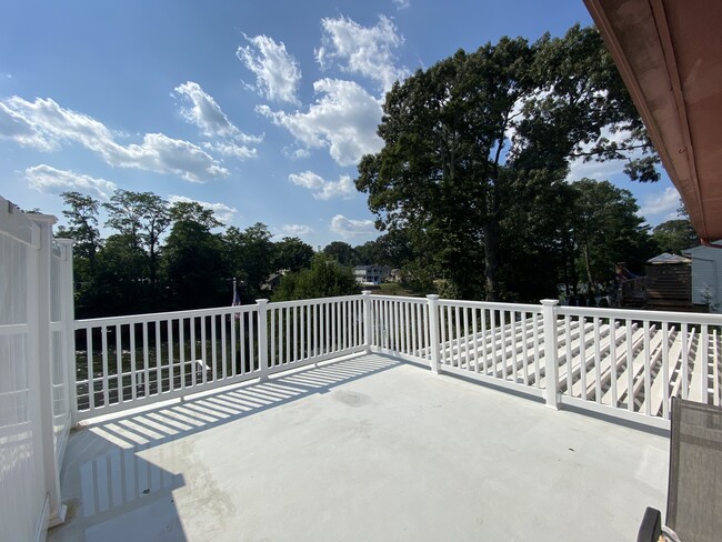 Building Photo - 1163 Bradford Dr
