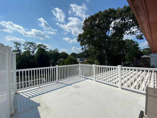 Building Photo - 1163 Bradford Dr