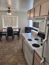 Building Photo - 451 N 7th E