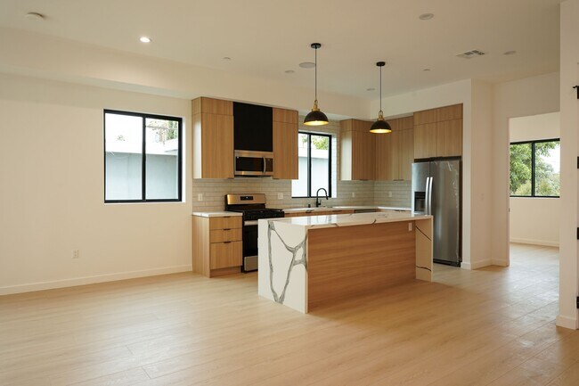 Foto del edificio - 13843 Burbank Blvd