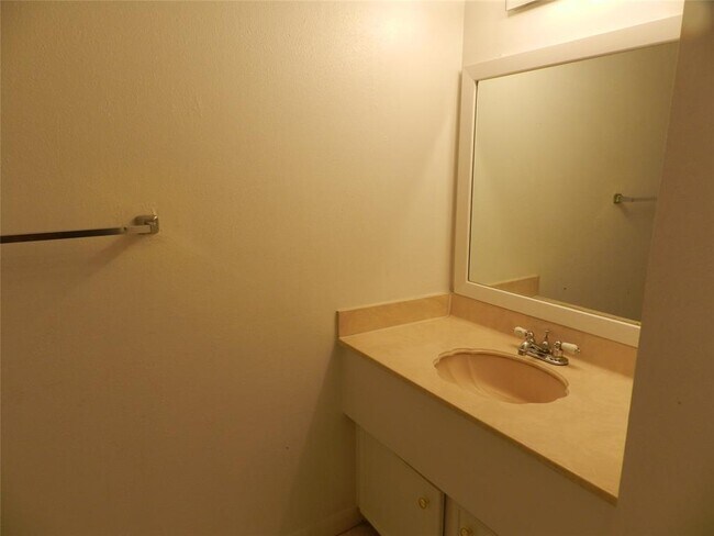 Building Photo - 8862 Kempwood Dr