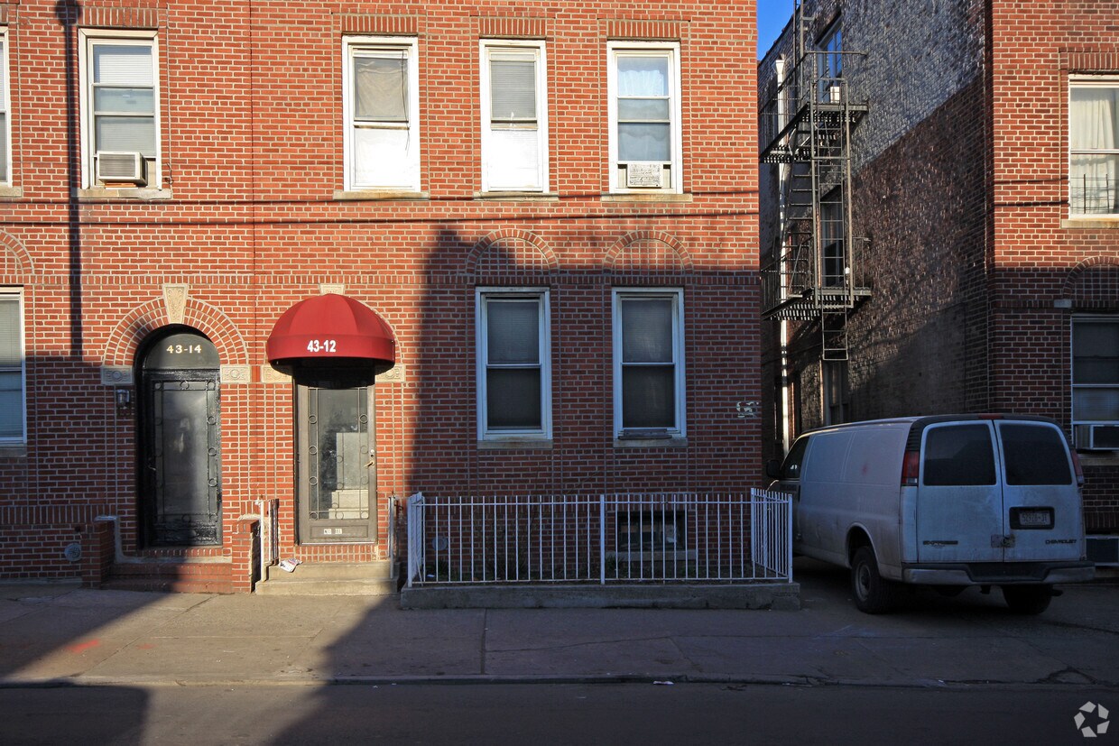 Foto del edificio - 43-12 58th St