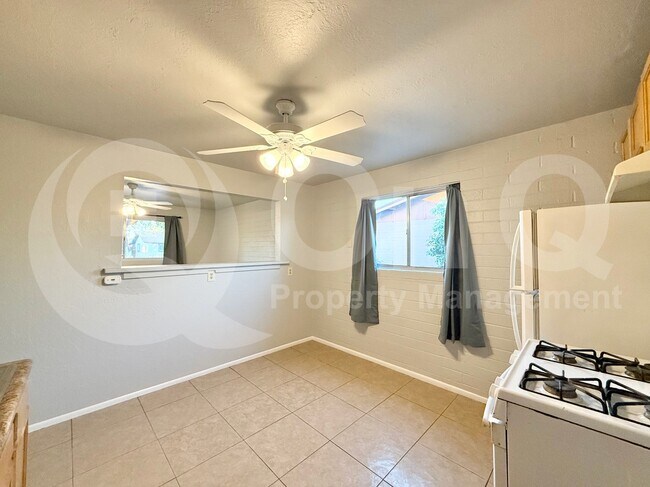 Building Photo - 2013 E Nancy Ln