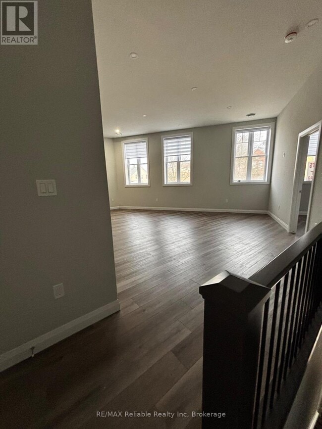 Building Photo - 24 Albert St