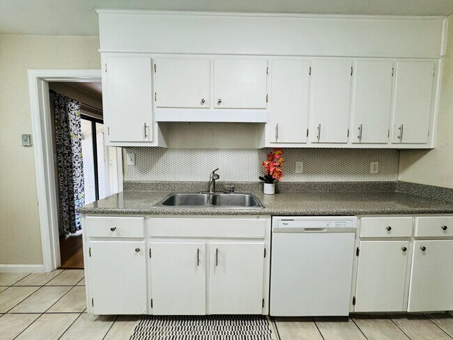 Foto del edificio - 4420 Gary Ln NW