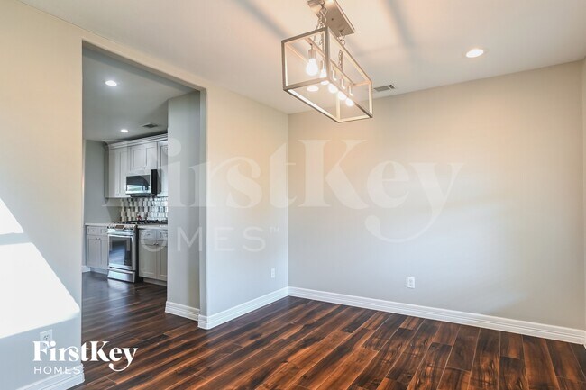 Foto del edificio - 8003 Ginger Park Dr