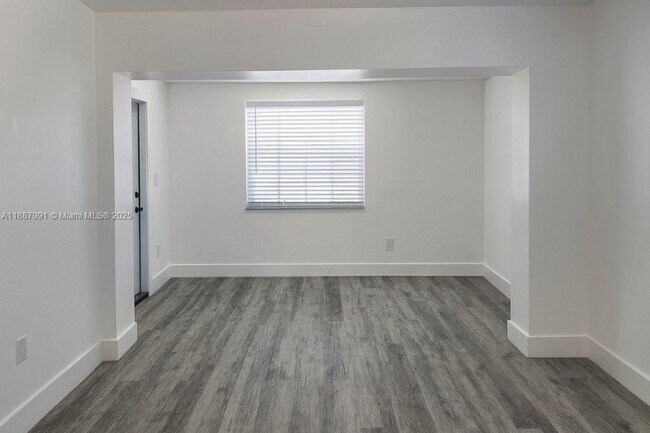 Foto del edificio - 2265 SW 15th St