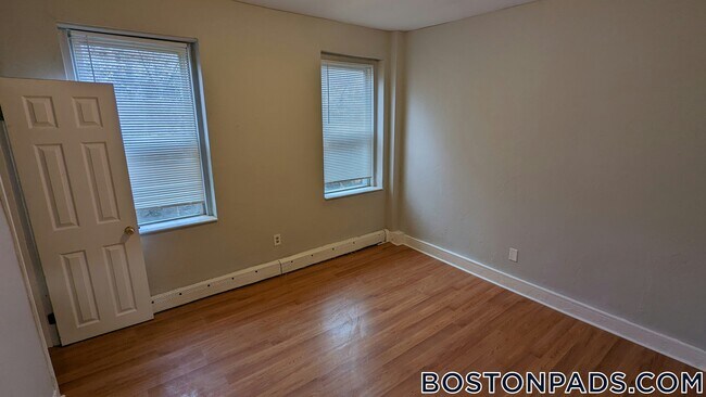Building Photo - 98 Woodledge St