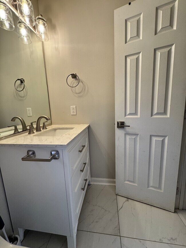 Foto del edificio - 104 Hamlin Dr