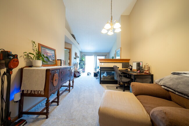 Foto del edificio - 8772 Coburn Ct