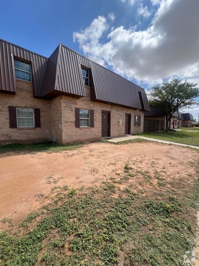 Building Photo - 400 N Cedar Ave