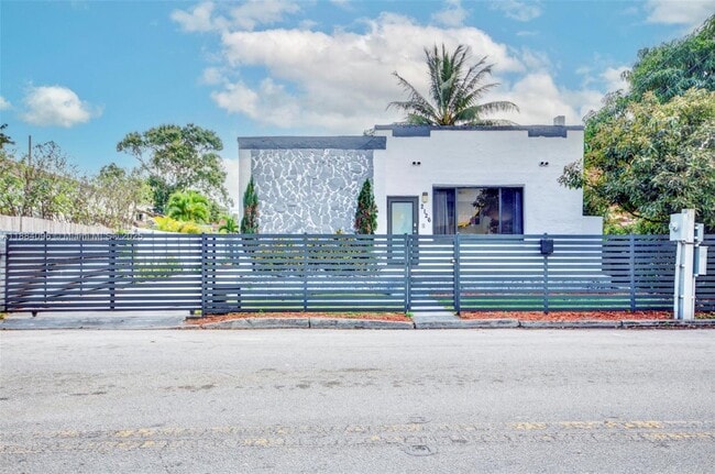 Building Photo - 2126 NW 3rd St