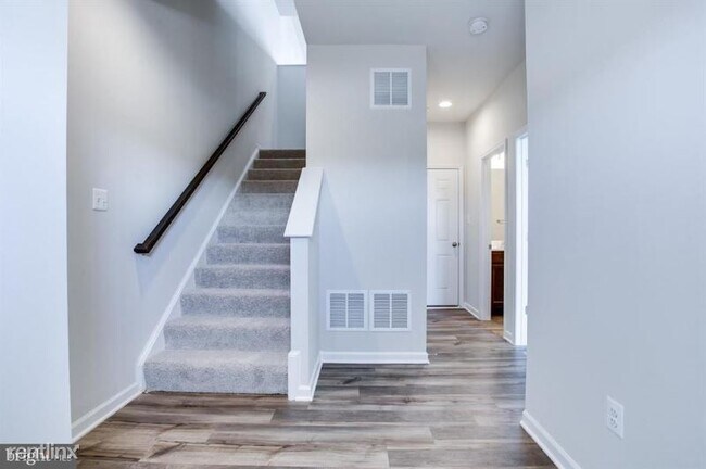 Building Photo - 4 br, 4 bath Townhome - 5923 Garden Walk Dr