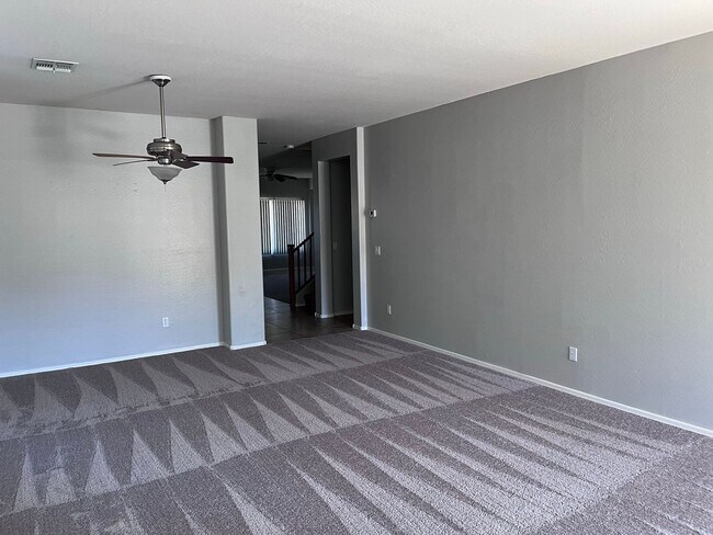Foto del edificio - 5 bed 3 bath 3 car garage in San Tan Valley