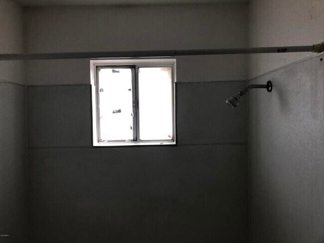 Foto del edificio - 2414 W Devonshire Ave