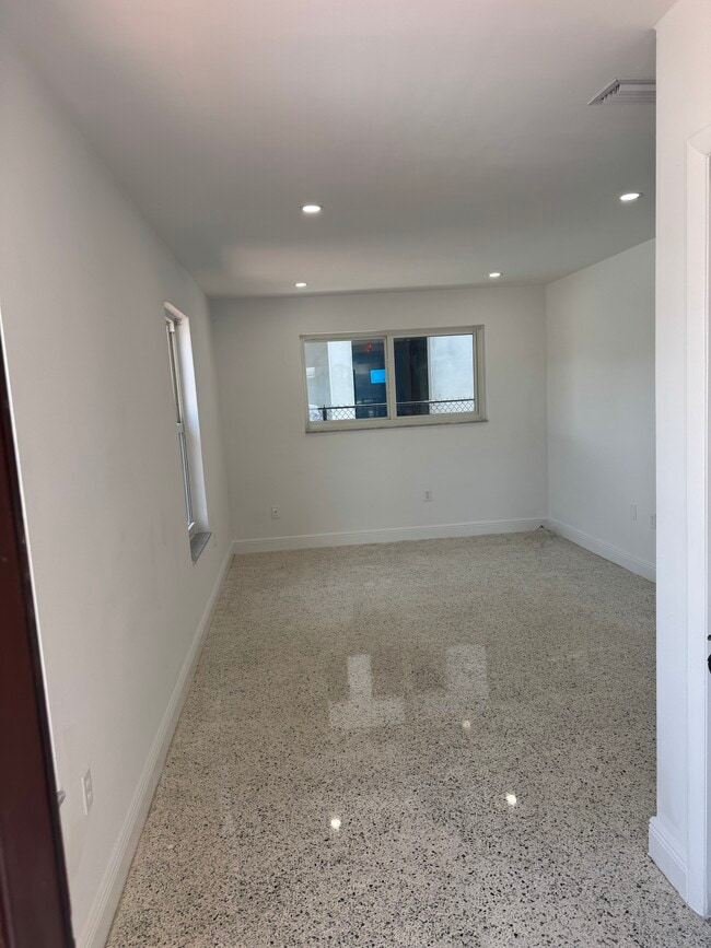 Living room - 2620 SW 17th St