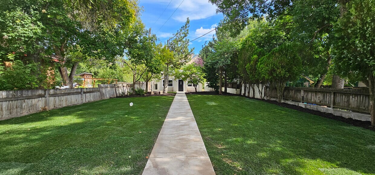 Foto principal - 138 Crockett Ave
