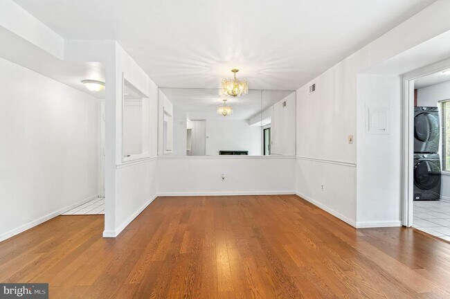 Foto del edificio - 5482 Cedar Ln