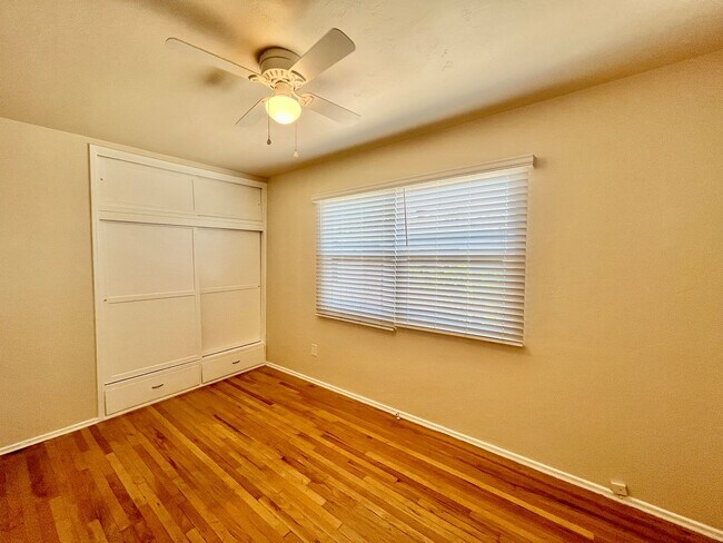 Foto del edificio - 2447 Boundary St
