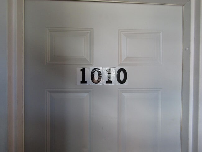 Building Photo - 1008 Rhomberg Ave