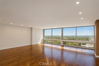 Building Photo - 2222 Ave of the Stars