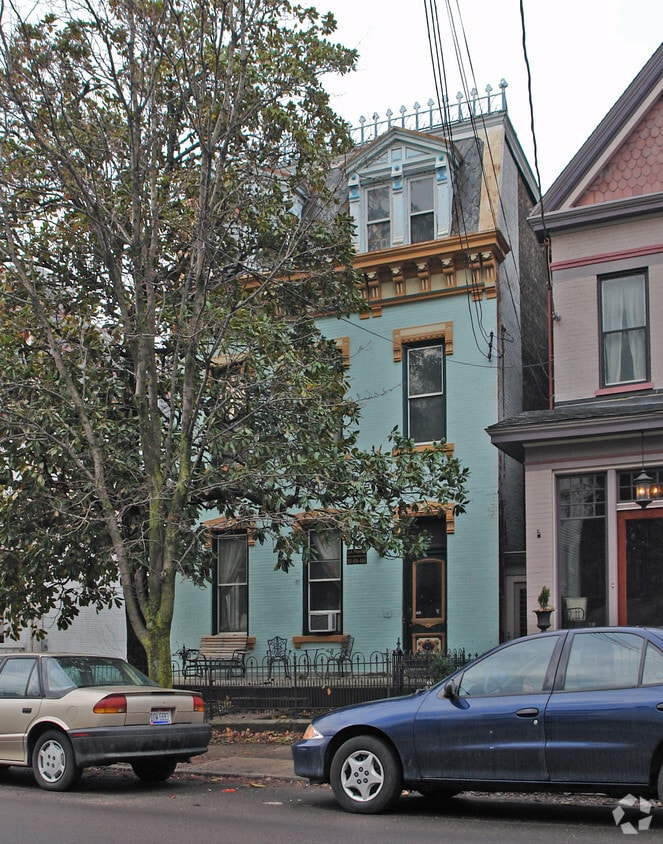 Building Photo - 2341 W McMicken Ave