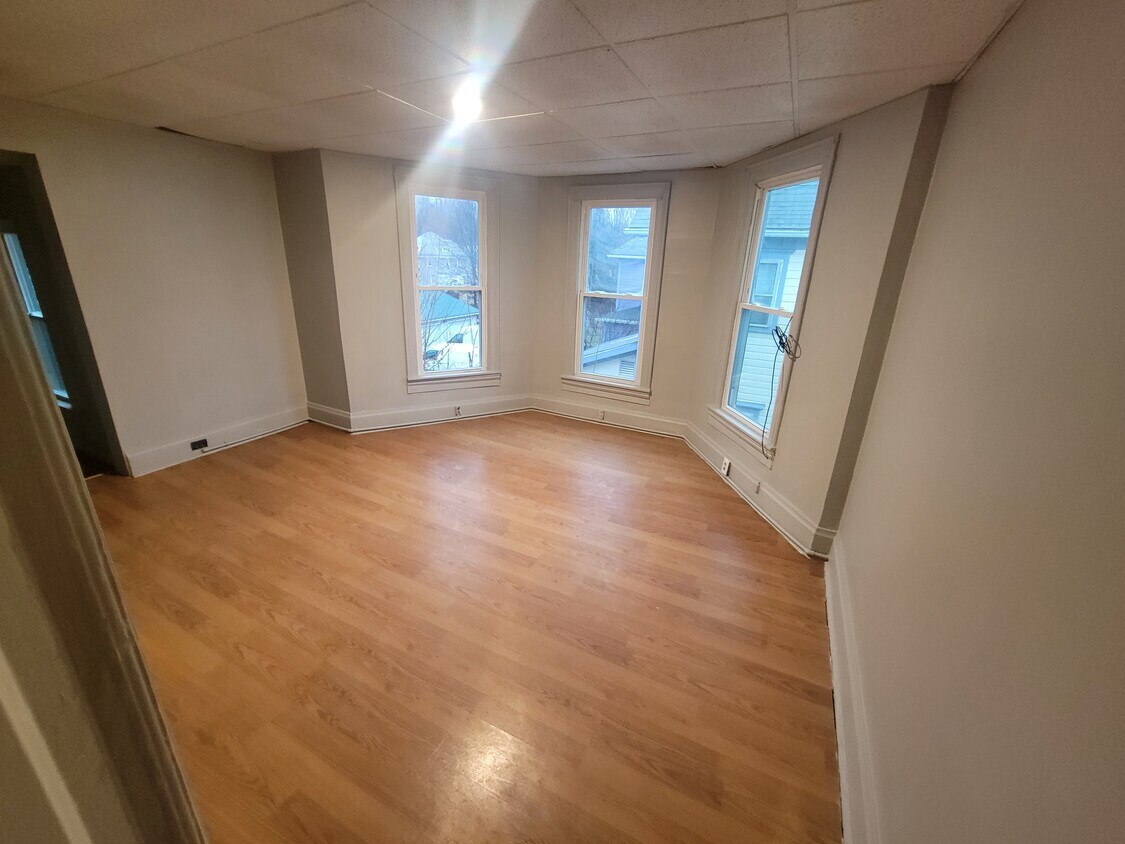 230 Atlantic Ave Unit 2, Franklin, PA 16323 Apartments in Franklin